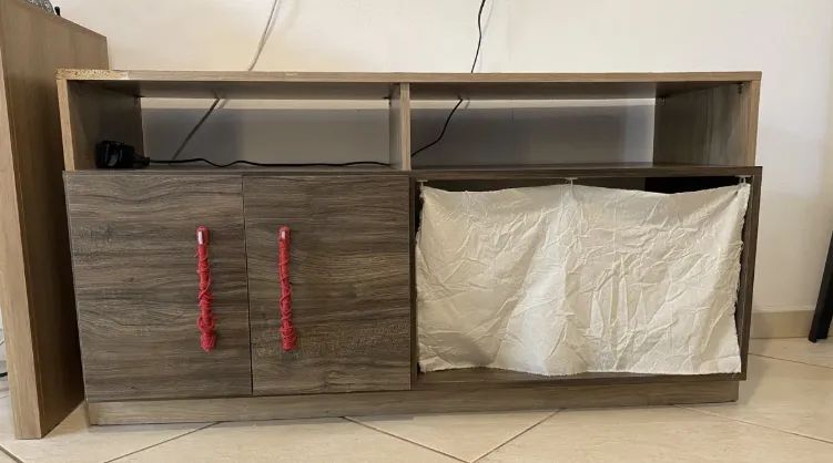 Rack para TV com Armário e Nichos - Madeira