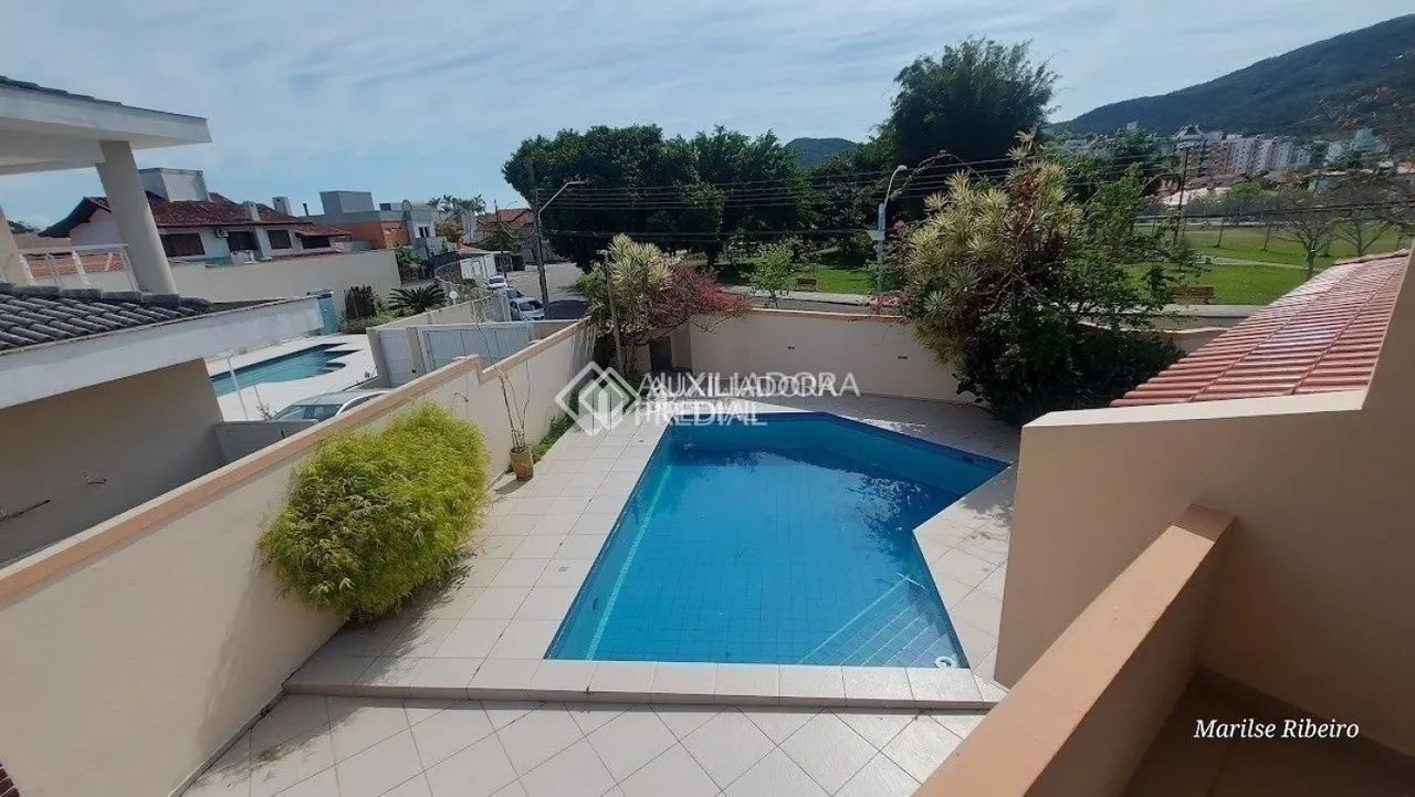 Casa com 04 quartos - Bairro Santa MOnica - Florianópolis - SC - Foto 2
