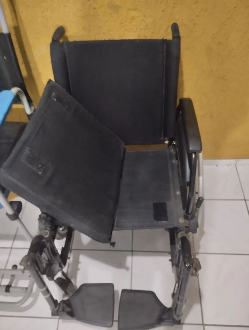 cadeira de rodas+ cadeira de banho ortobras - Foto 3