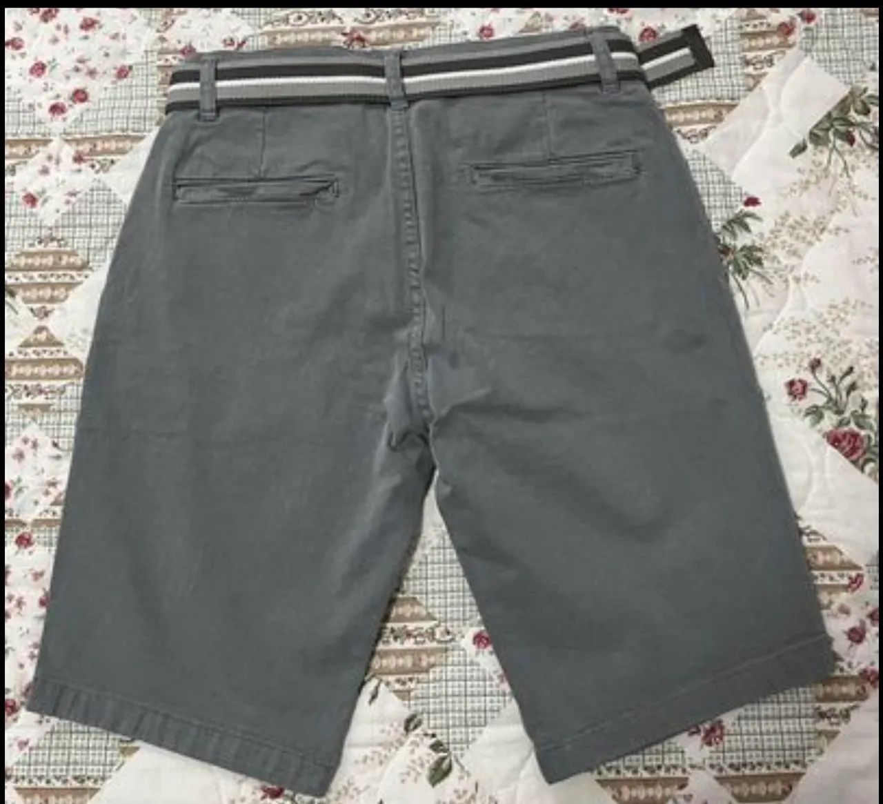 Bermuda jeans color cinza - Foto 2