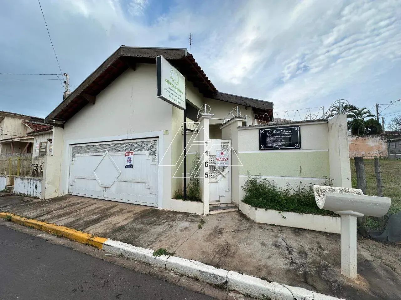 Casa à venda, 3 quartos, 1 suíte, Centro - Pompéia/SP