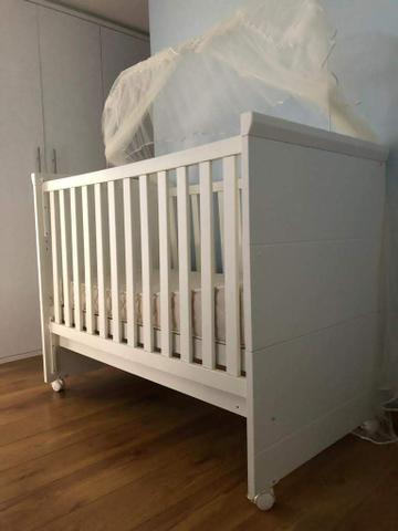 Berço com colchão anti refluxo