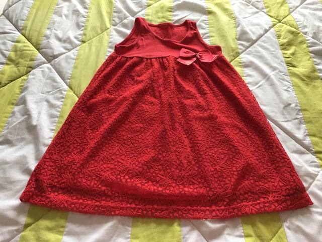 Vendo lote com seis vestido tamanho quatro - Foto 2