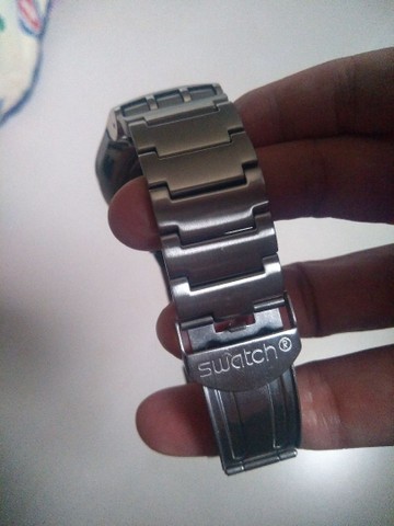 relogio swatch marrom