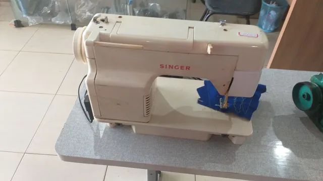 Máquina de costura Singer facilita Plus usada - Foto 2
