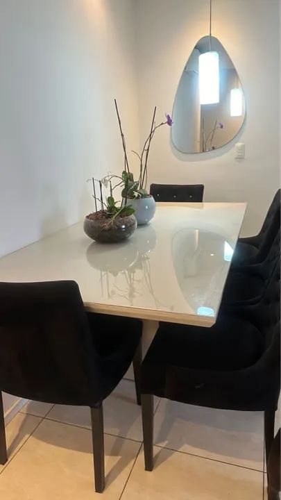 Mesa jantar com 6 cadeiras em ótimo estado