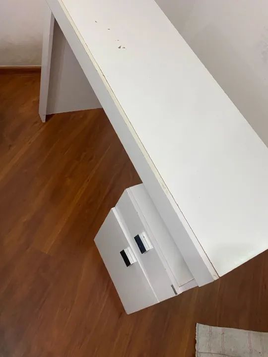 Escrivaninha branca com 1 gaveta e 1 porta - Foto 4