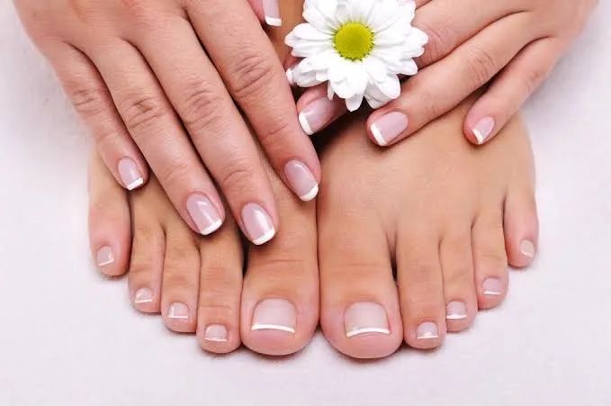 Manicure / pedicure 