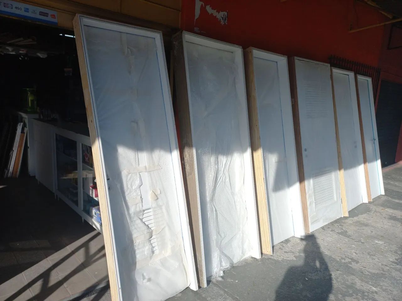 Portas de madeira novas completa - Foto 5