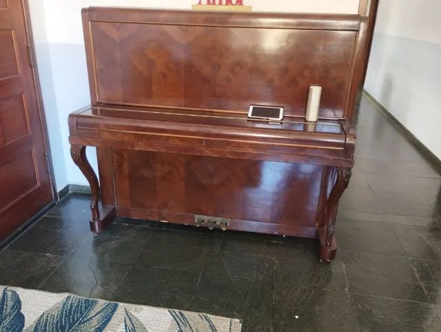 Piano vertical - usado porém nunca afinado no período que foi meu