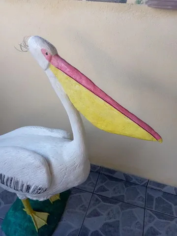 Escultura de ave pelicano , pra decorar o jardim ou colocar perto da piscina.