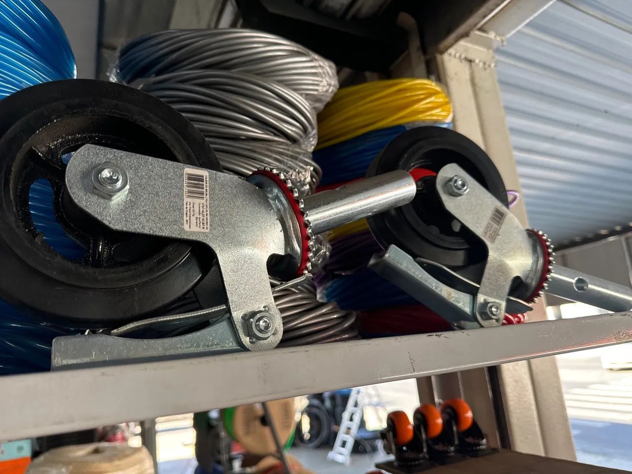 Roda para andaime com trava - Foto 2