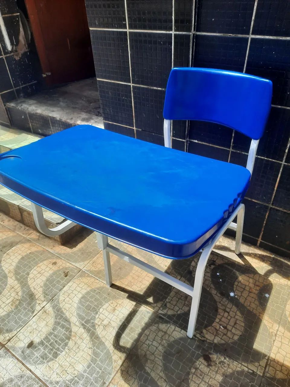 Cadeira escolar azul com mesa - Foto 4