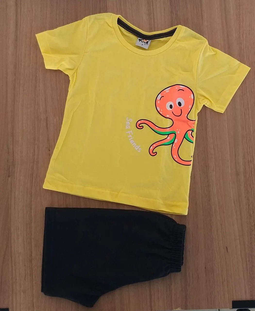 Conjunto Infantil - Camiseta + Shorts - Amarelo - Tamanho 3 Anos