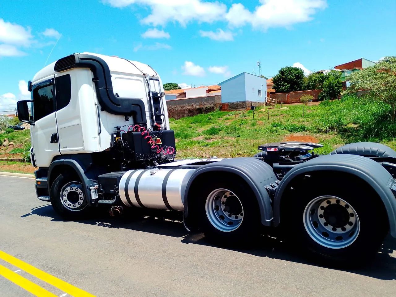 Caminhão Scania - Excelente estado troco por escavadeira  - Foto 2