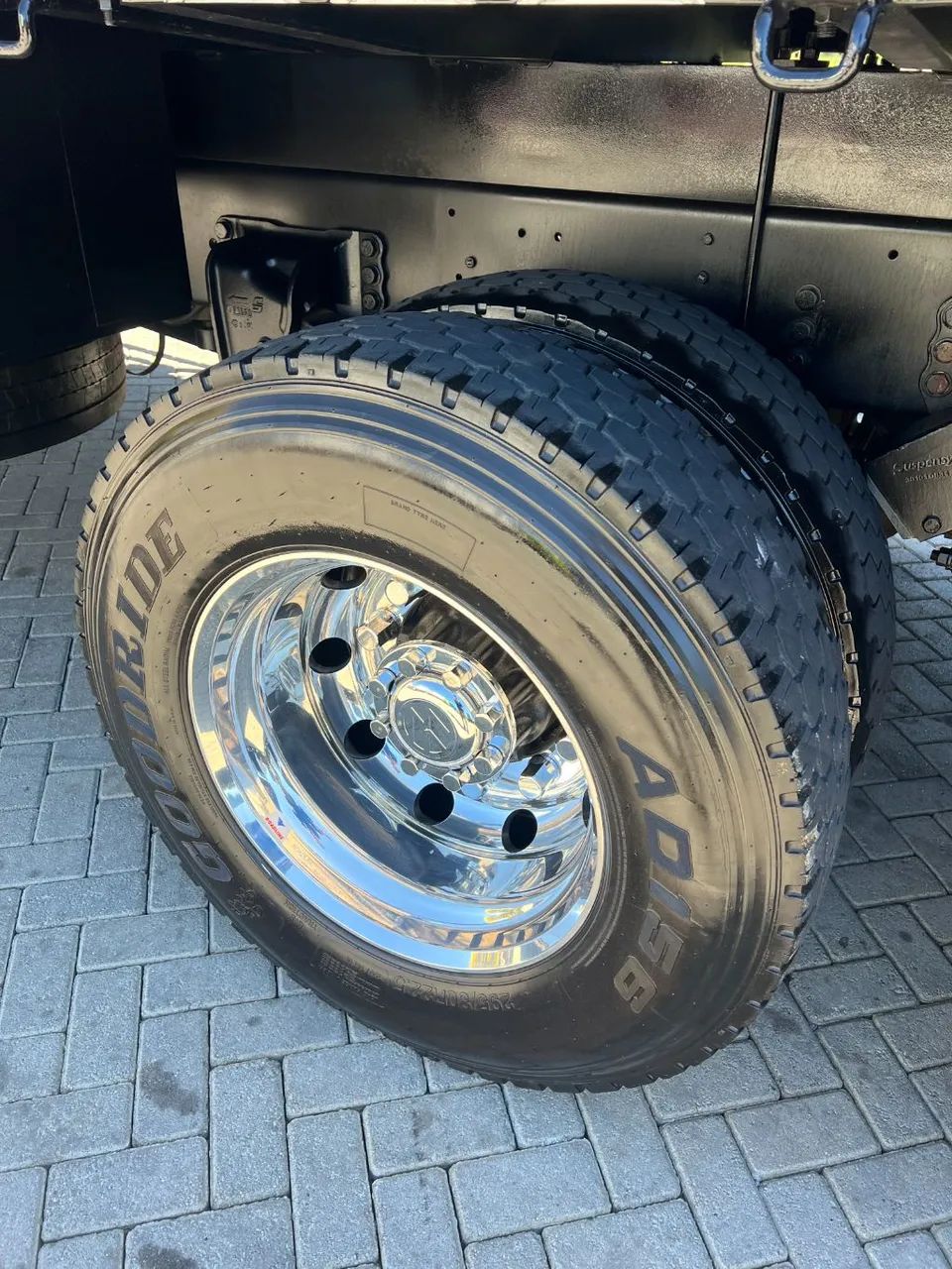 Vw 24-280 6x2 2023 - Carroceria de madeira de 8,5m - Foto 9