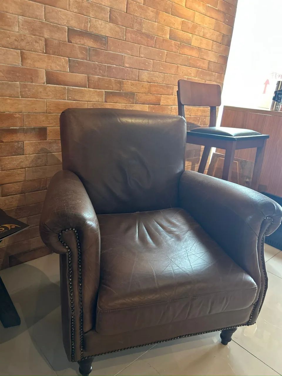 Poltrona de Couro Marrom Oscuro