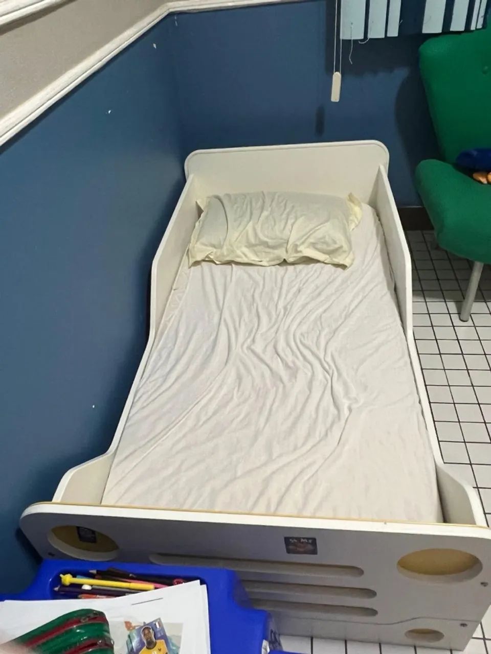 Cama Infantil com Detalhes Amarelos - Foto 2