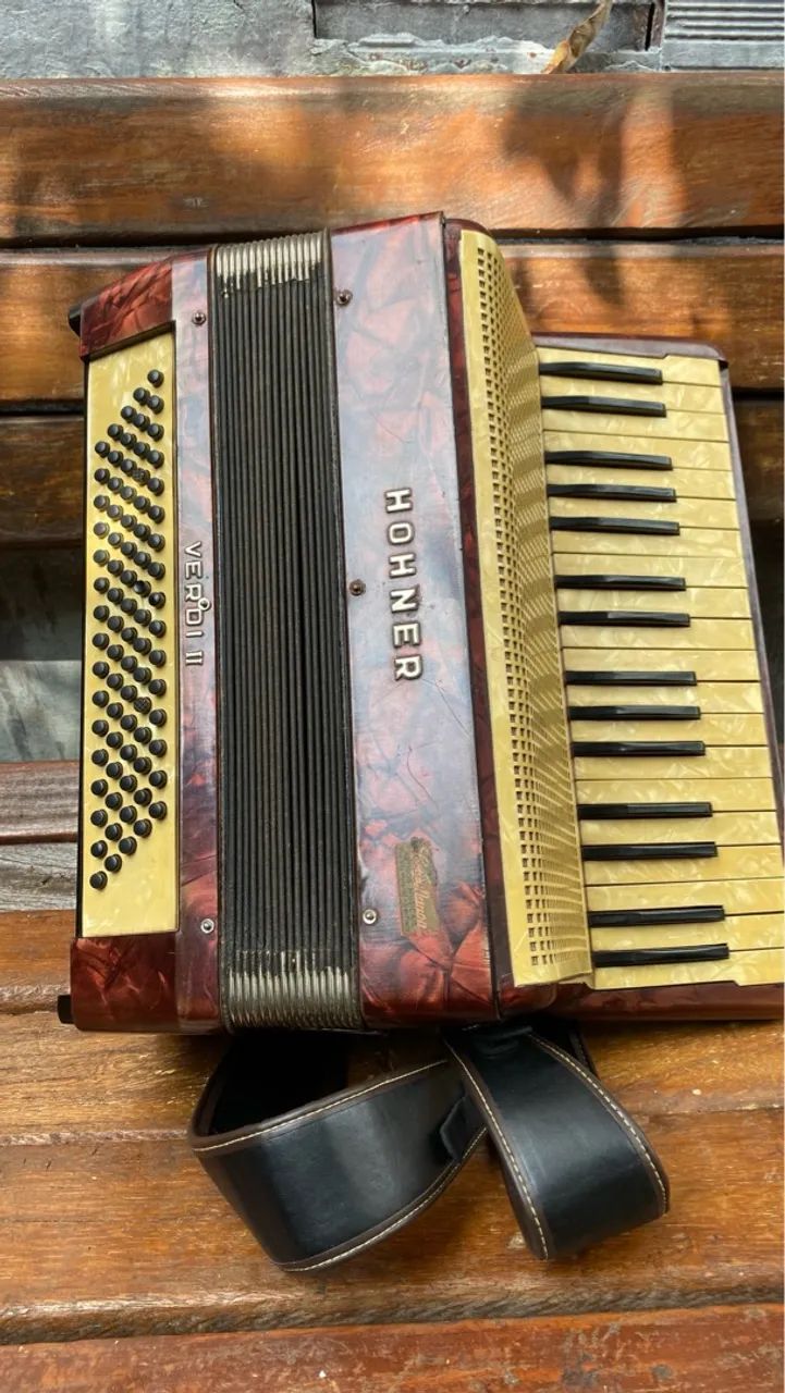 ACORDEON HOHNER VERDI II - VINTAGE, LEVE E COM SONORIDADE CLÁSSICA