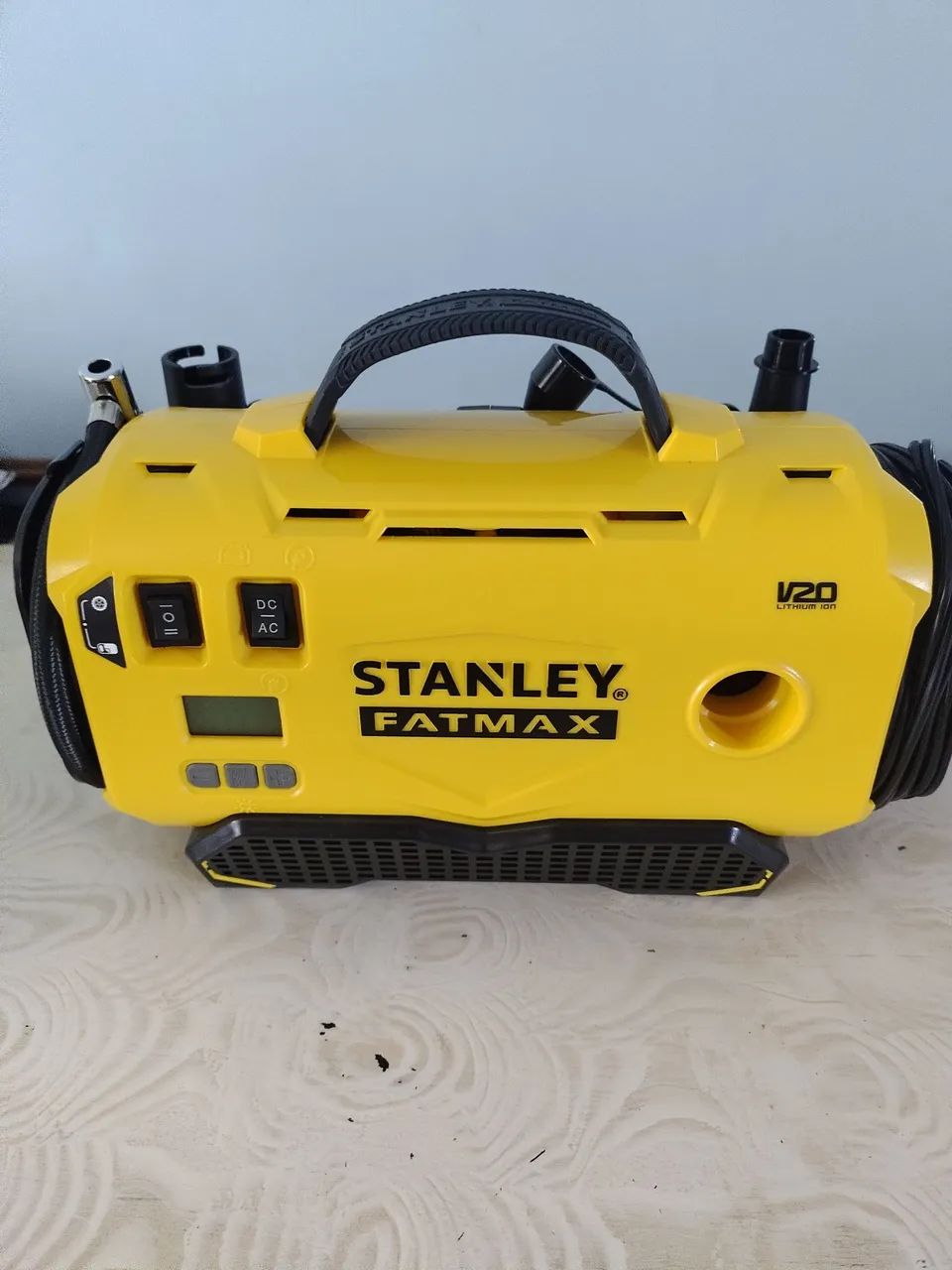 Compressor/Inflador de pneus Stanley V20 20V Max 160 PSI - Foto 2