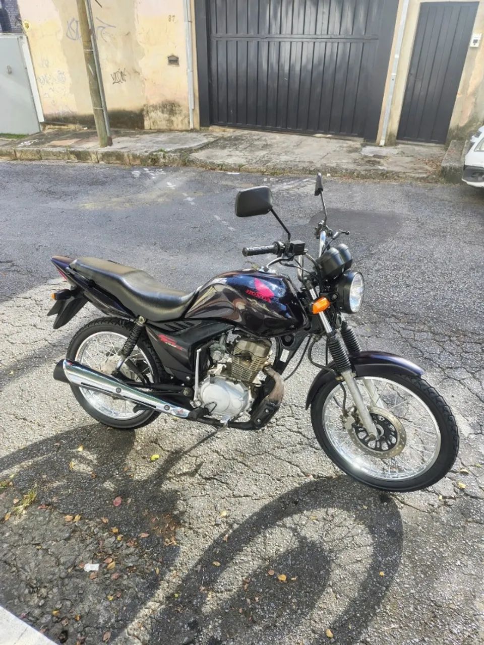 Vendo CG 150 - Muito nova e Baixo Km