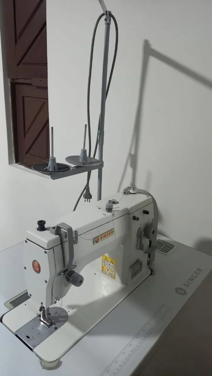 Linda máquina de costura 
