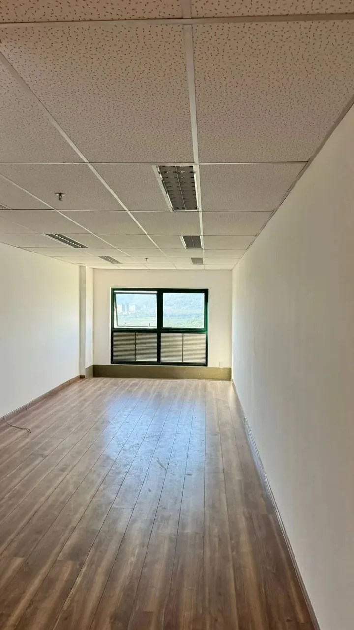 Sala comercial à venda na Barra da Tijuca com 36 m2 em CEO Corporate na Av João Cabral de