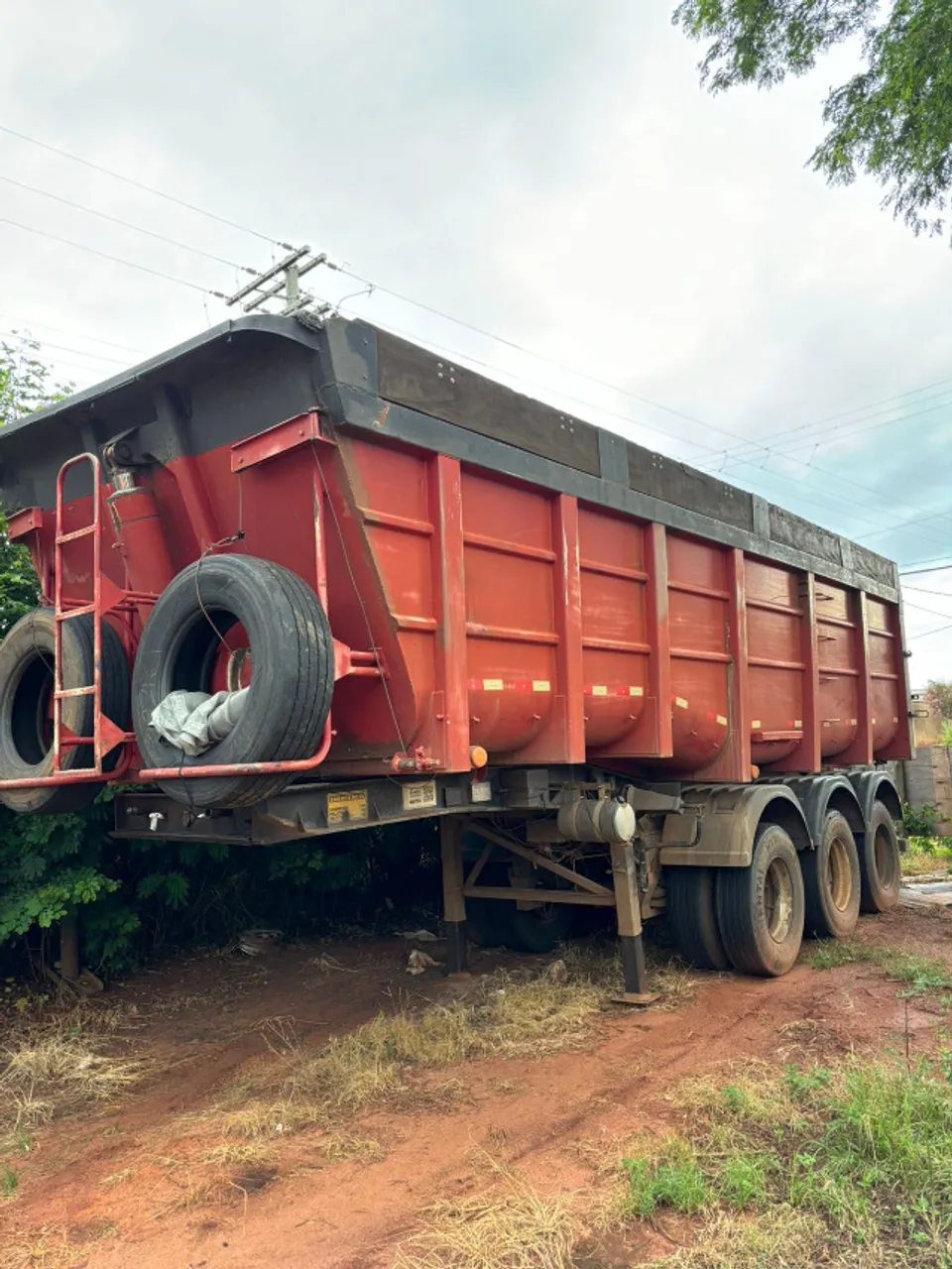 Carreta Caçamba Randon 3 eixos ano 2008