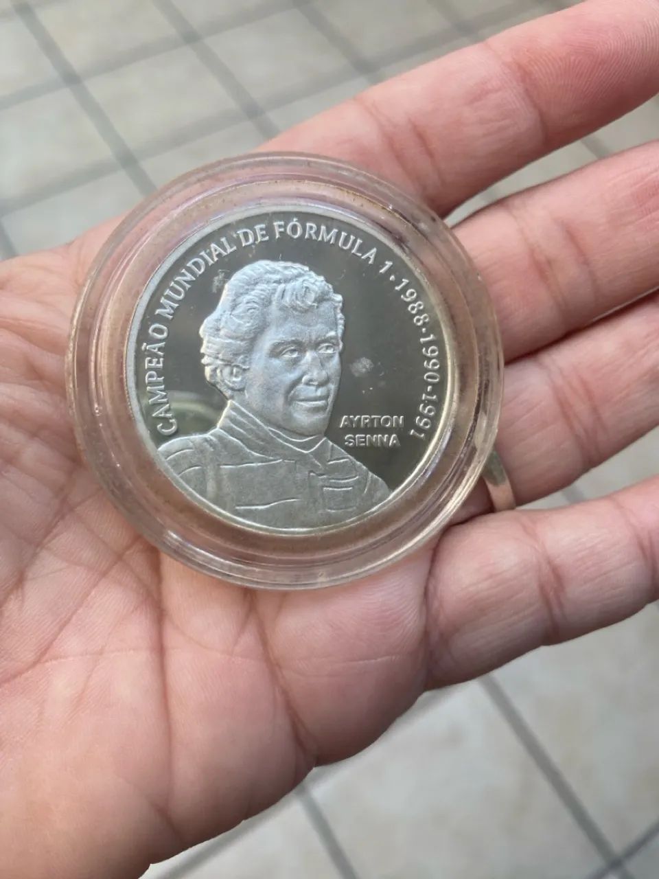 Moeda comemorativa Ayrton Senna 2 Reais 1995 - Foto 2