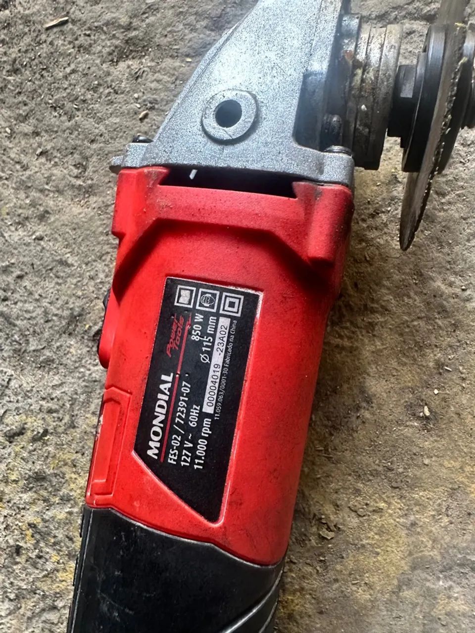 Esmerilhadeira Angular Elétrica 127v mundial . Ferramenta de uso roby  - Foto 4