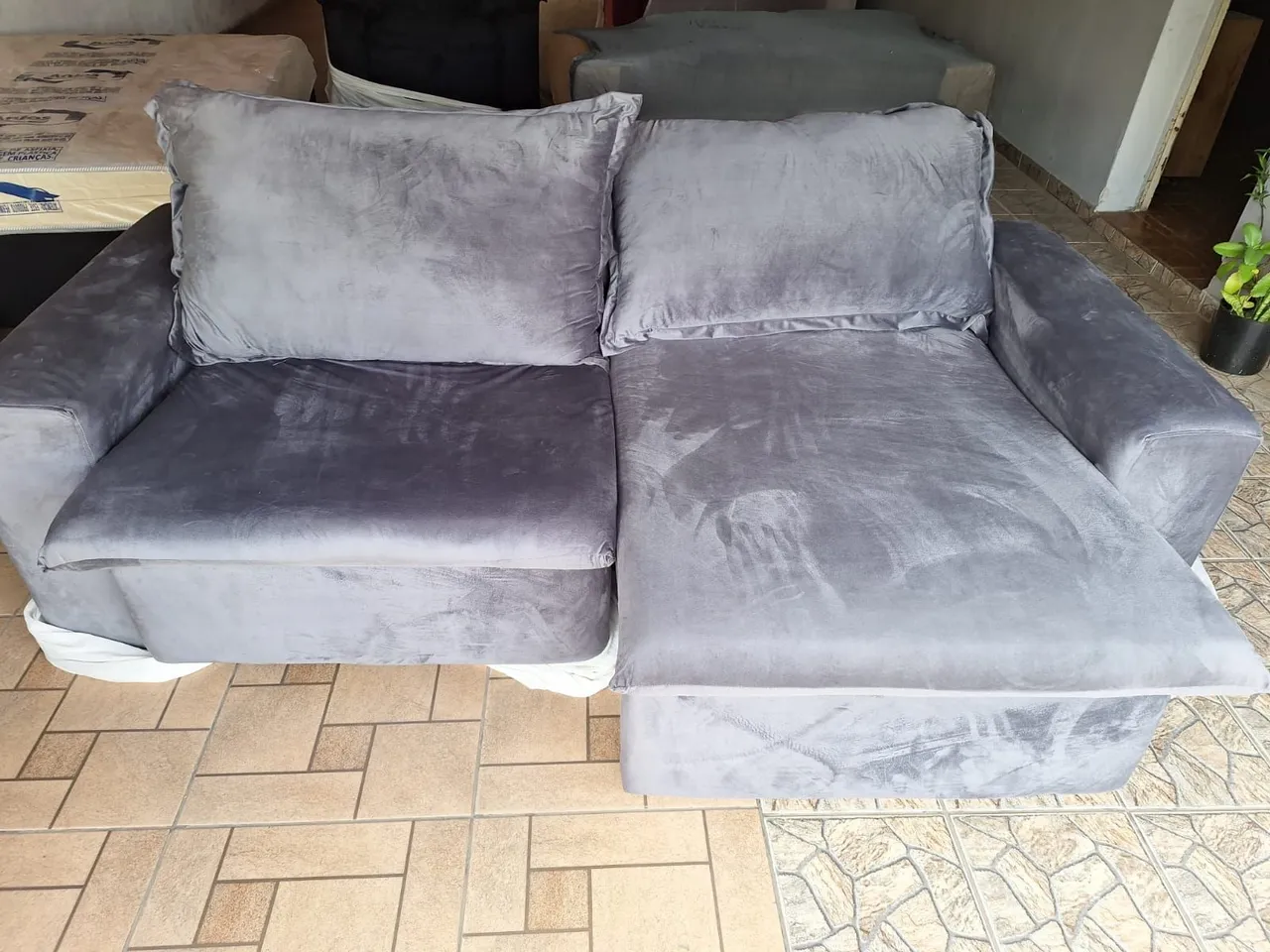 Sofá Cinza Chaise Longue Confortável e Moderno