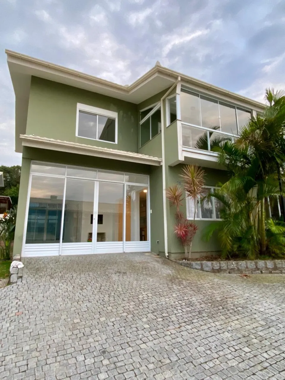 Alugo Casa na Praia Mole