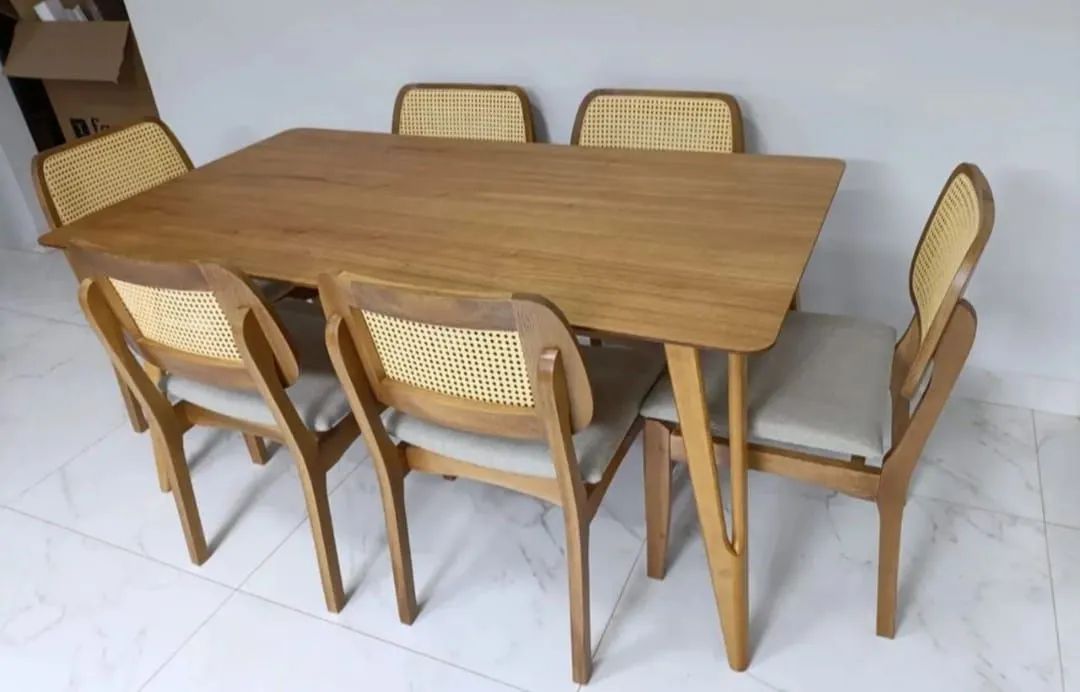 Mesa de jantar Dianne com 6 cadeiras 100% madeiras