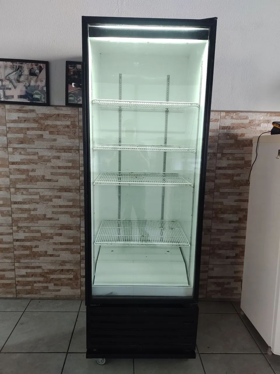 Geladeira Expositora Vertical(cervejeira)