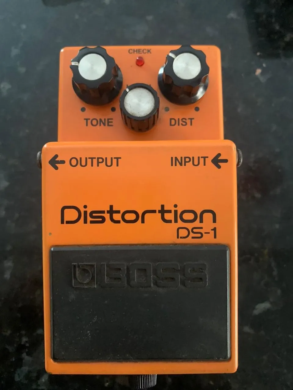 Pedal de Distorção BOSS DS-1