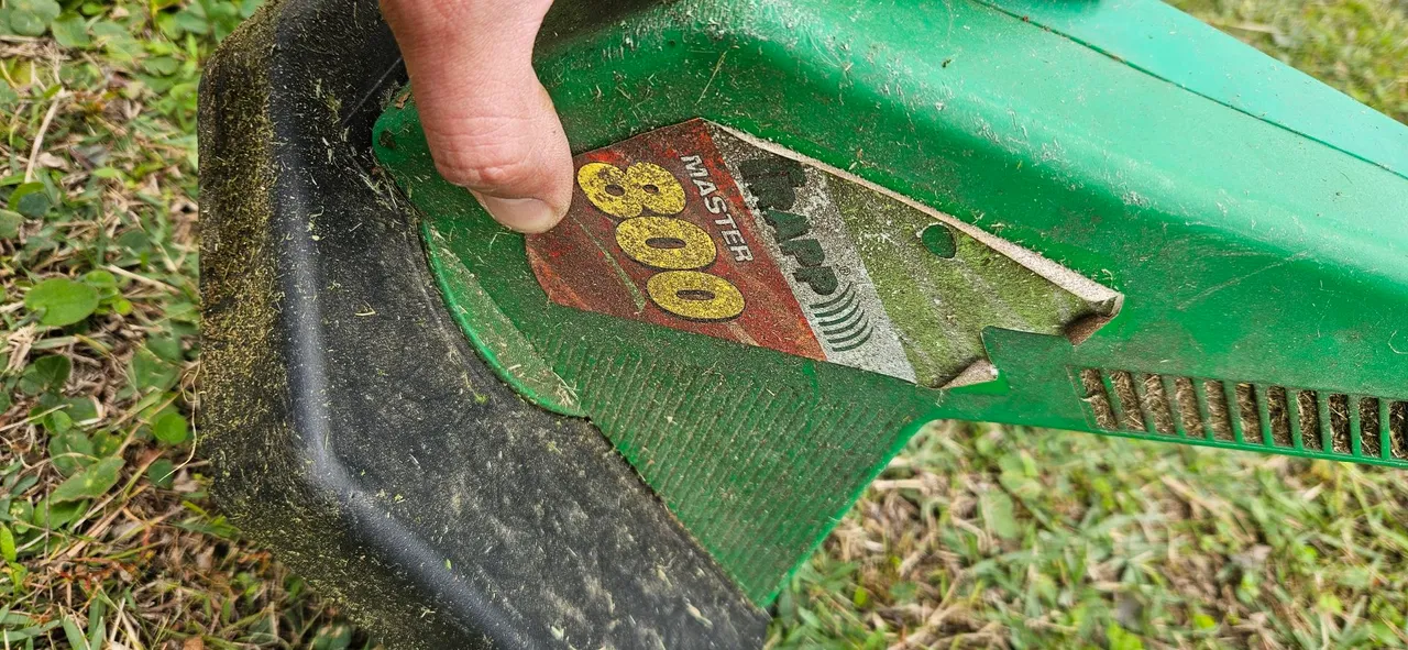 Aparador / Cortador de Grama Trapp Master 800