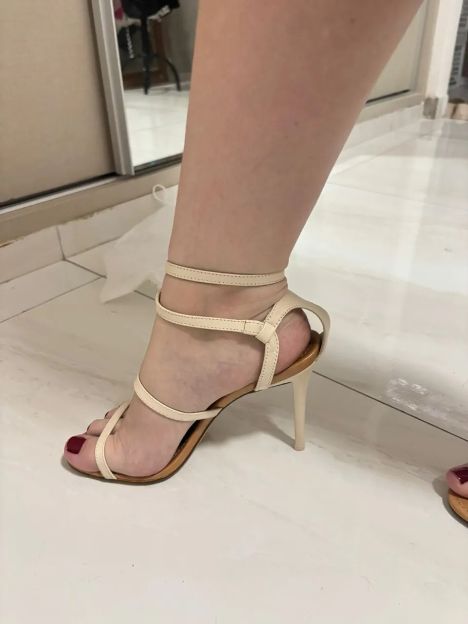 Sandália Salto Fino Bege Arezzo