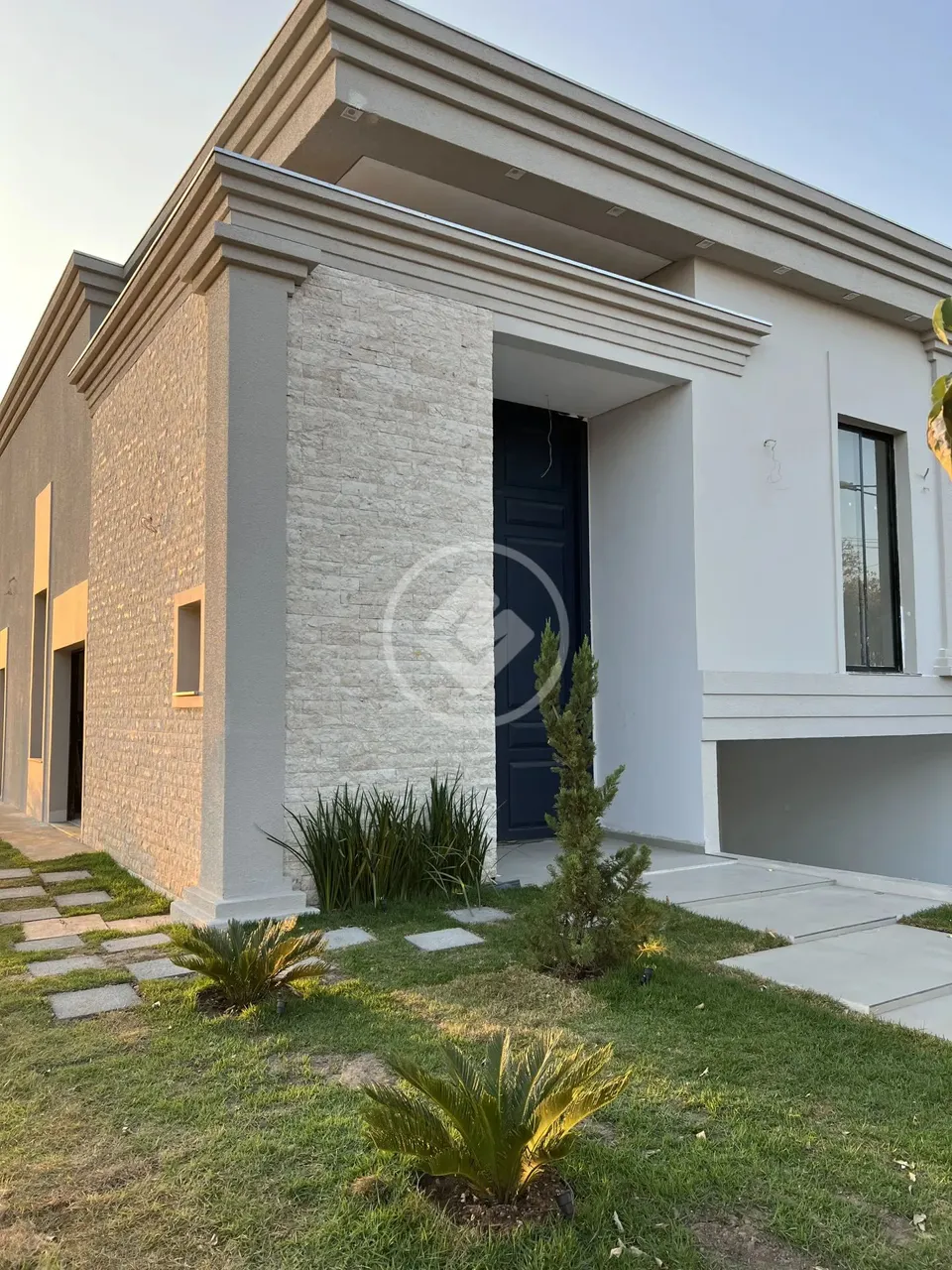 Sobrado de esquina em construção no Condomínio Belvedere II, com 3 suítes , uma delas de 3