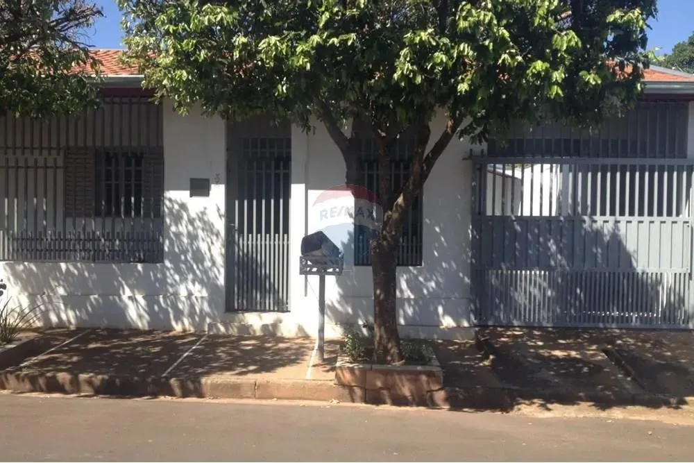 Residência em ótimo estado e excelente localização