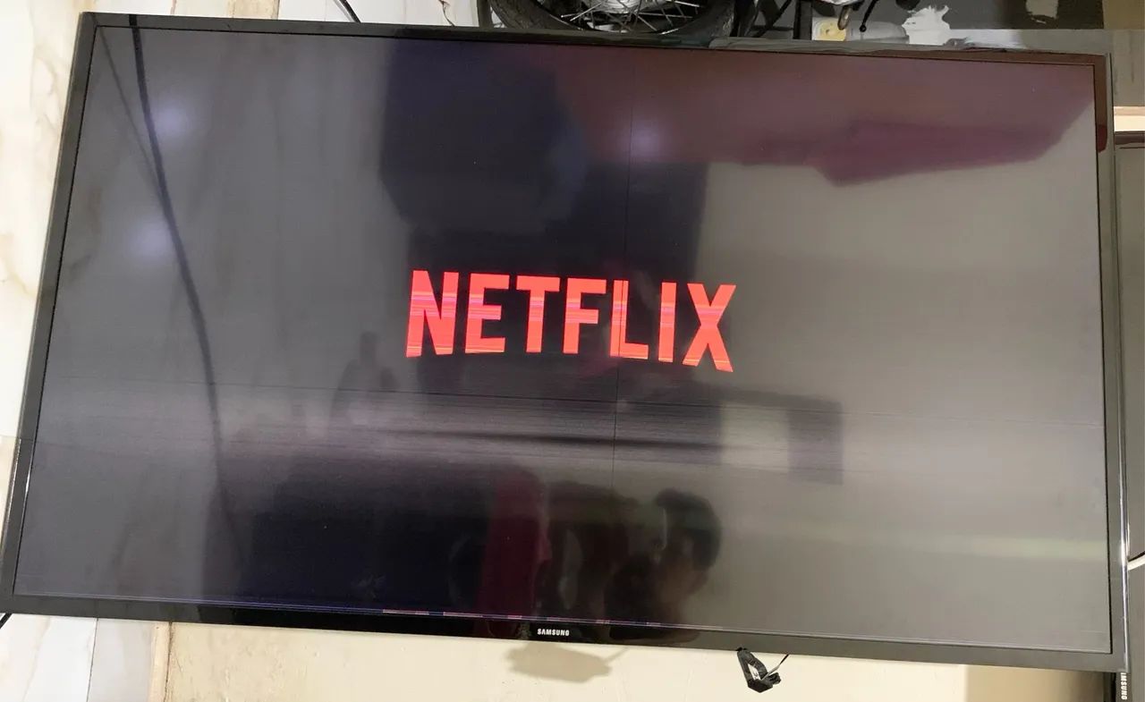 Smart TV - Samsung 48 polegadas apenas com uma linha como mostra nas fotos  - Foto 3