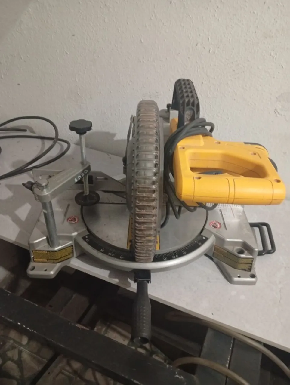Serra de Esquadria DW714 DeWalt