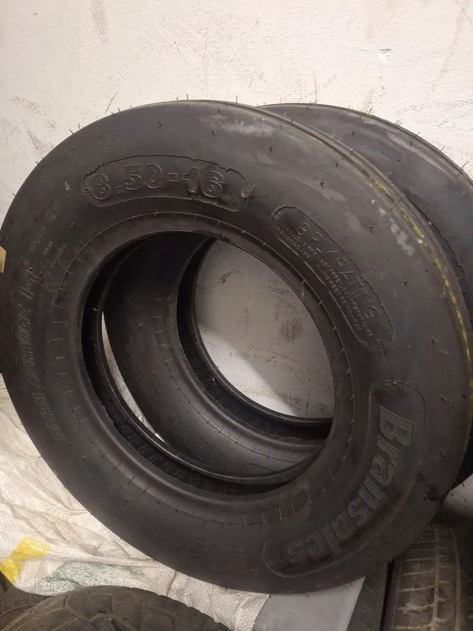 2Pneus 6.50 direcional pra  trator - Foto 5