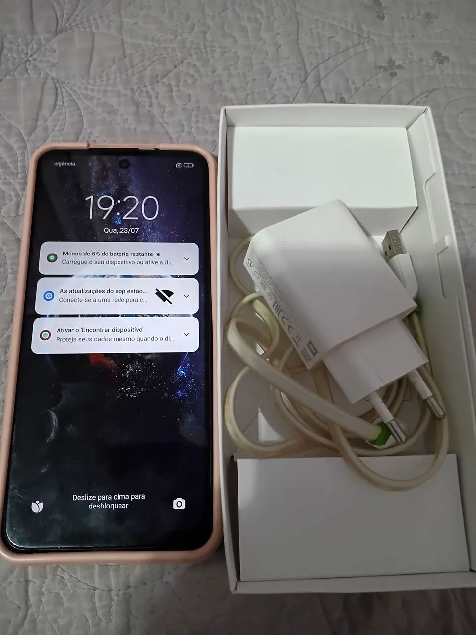 Xiaomi - Celular seminovo com carregador