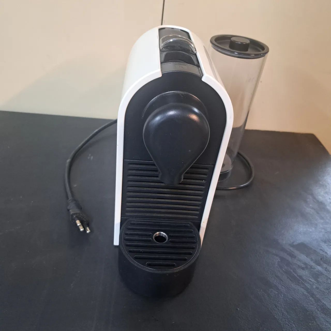 Cafeteira modelo C50 Nespresso