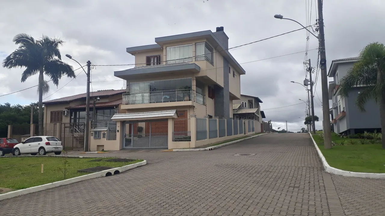 Terrenos grandes em condomínio fechado