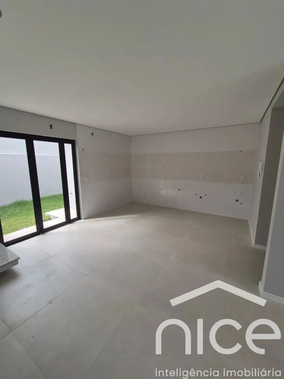Sobrado Novo à Venda de 3 quartos no bairro São João em Itajaí- SC - Foto 2