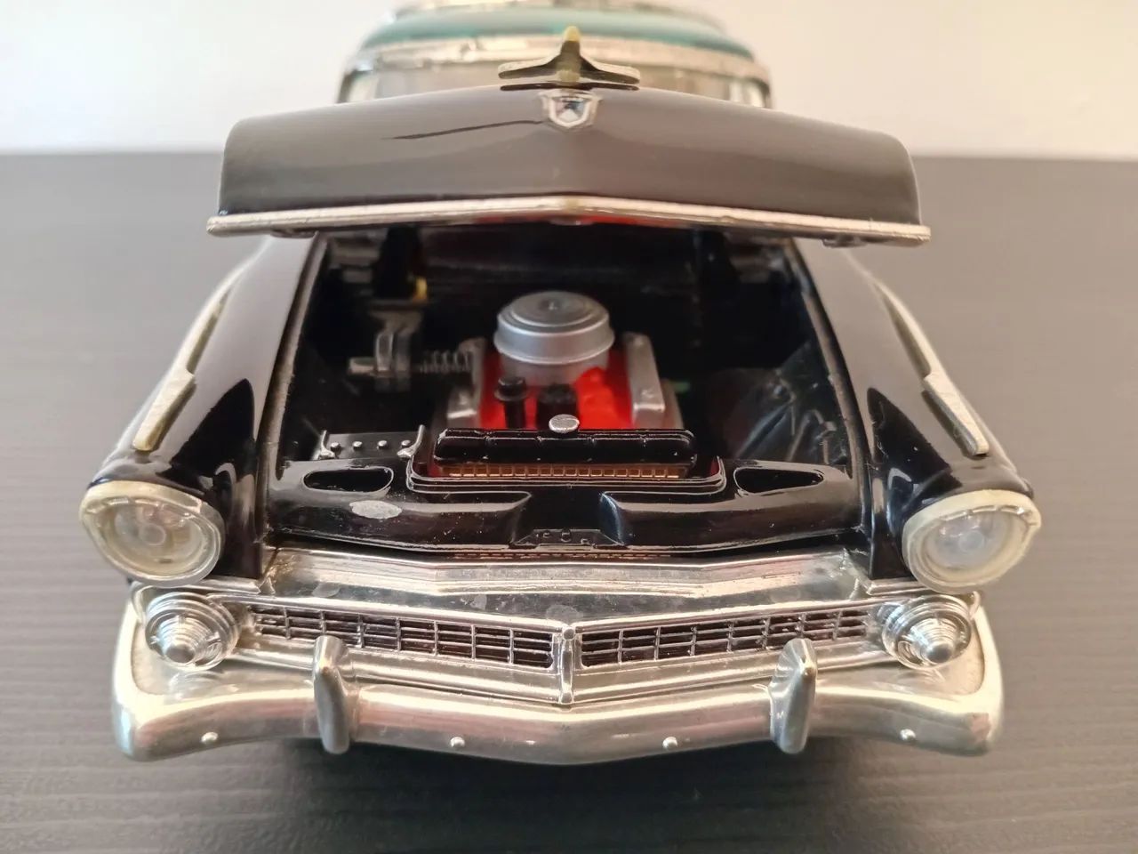 ROAD LEGENDS COLLECTION 1:18 1955 Ford Fairlane Crown Victoria vert blanc EUR 35,92 - FR