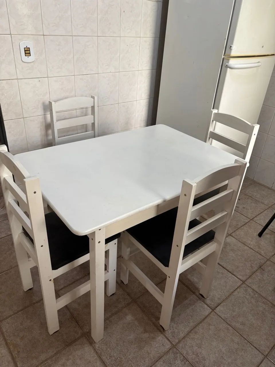 Mesa de Jantar Branca 4 Cadeiras