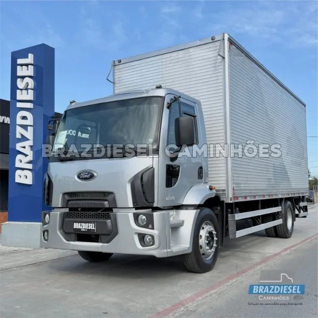 Ford Cargo 1719 2013 baú 6,80 x 2,80m