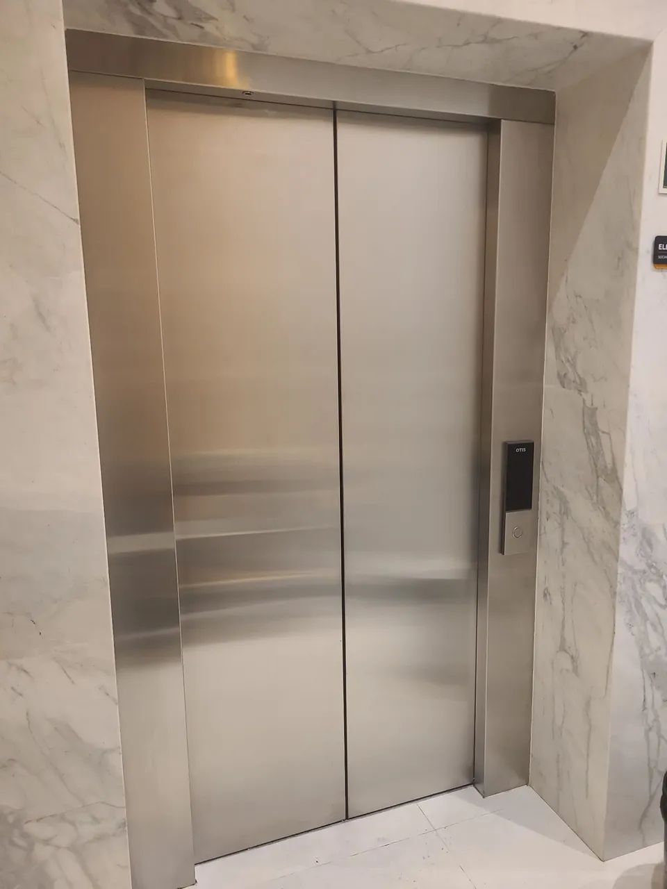 Polimento de Elevador Inox 